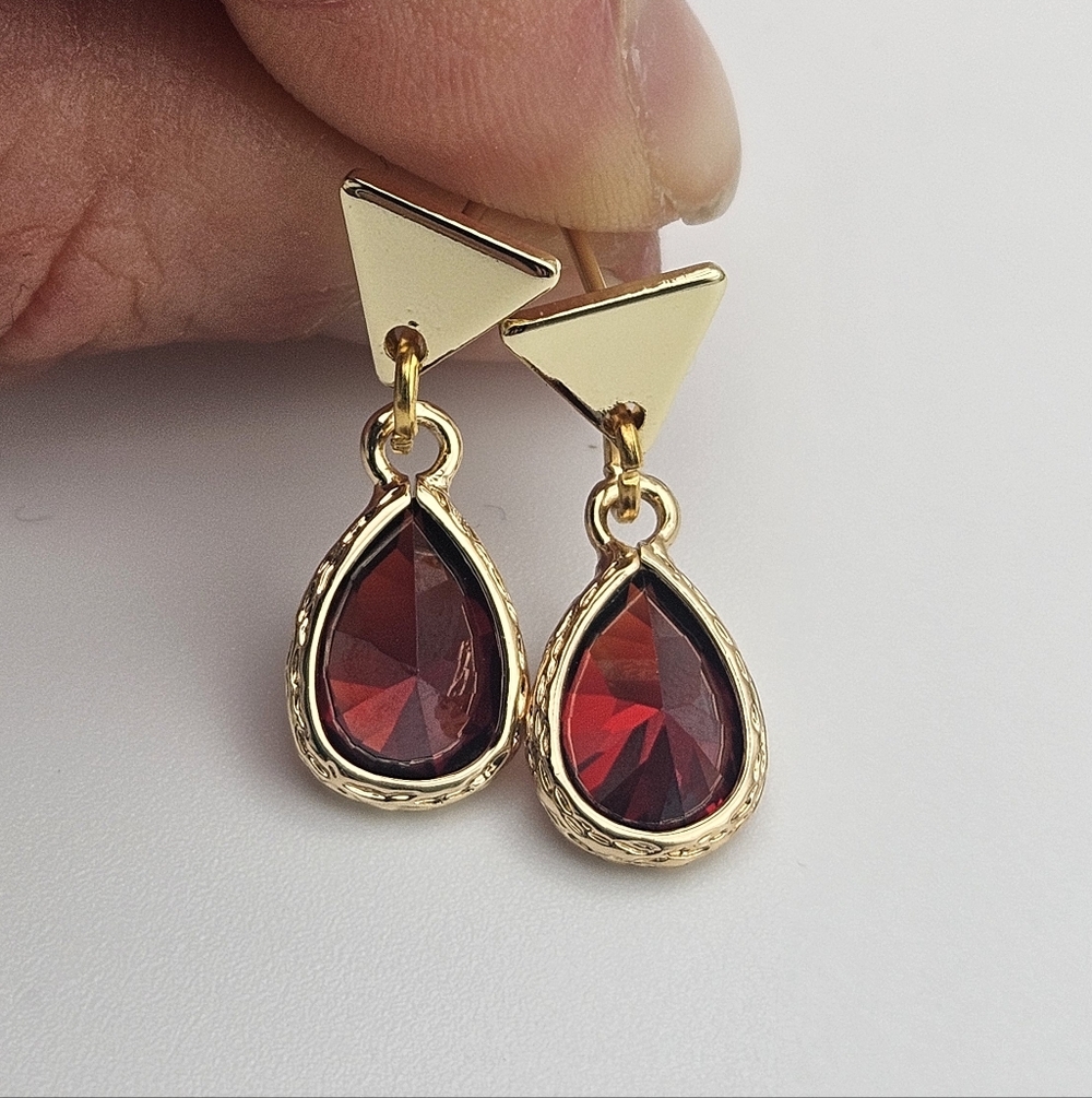 Elegant Gold and Red Teardrop Earrings - Picture 4 of 9